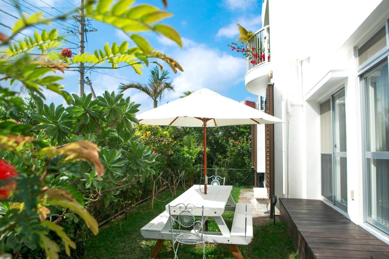 Mihama Beach House Villa Chatan Bagian luar foto